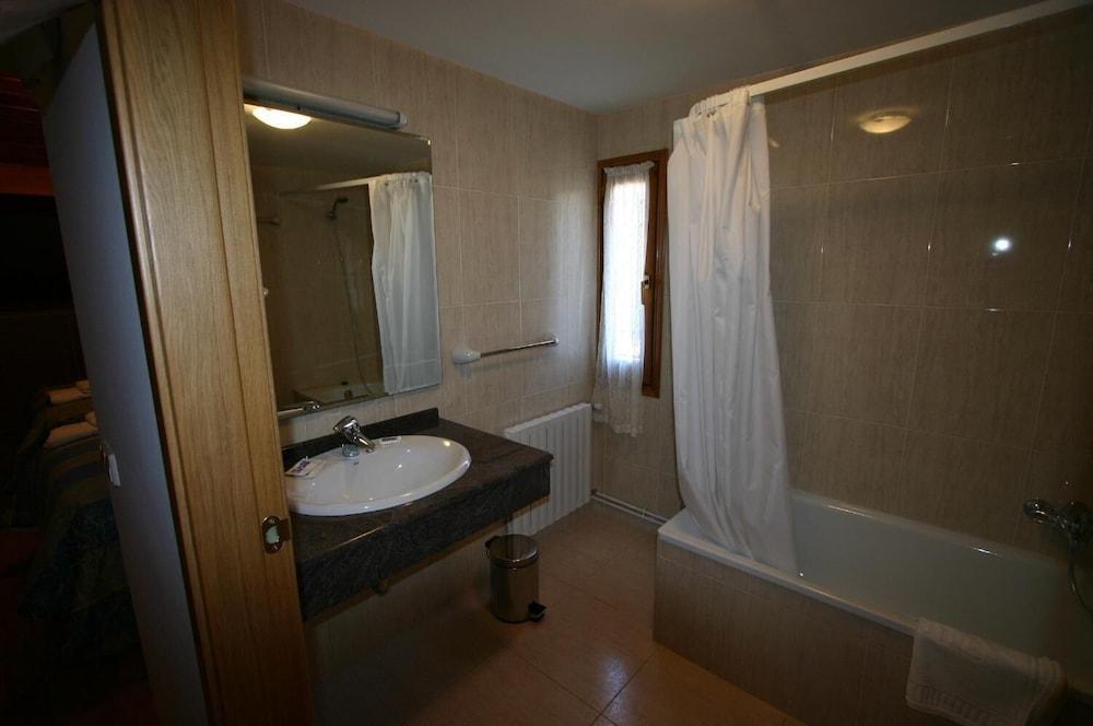 Hotel Can Mestre El Pont de Suert Extérieur photo