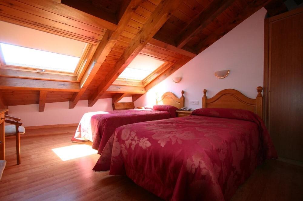 Hotel Can Mestre El Pont de Suert Chambre photo
