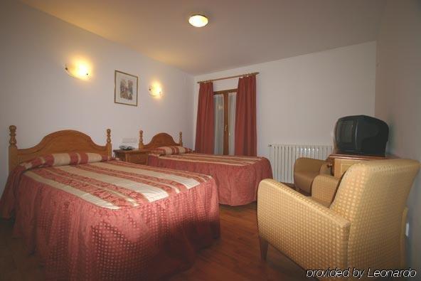 Hotel Can Mestre El Pont de Suert Chambre photo