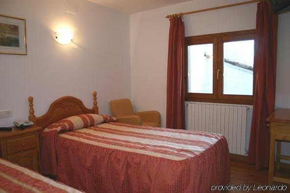 Hotel Can Mestre El Pont de Suert Chambre photo