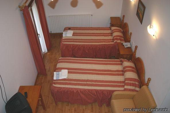 Hotel Can Mestre El Pont de Suert Chambre photo